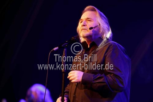 Deutsche Musiker Tommy Engel gastiert mit seiner „Weihnachtsengel“-Show in der Kölner Motorworld (© Thomas Brill)