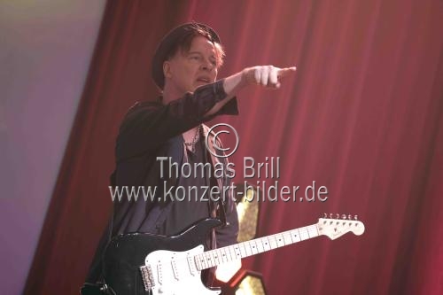 Deutsche Musiker Tommy Engel gastiert mit seiner „Weihnachtsengel“-Show in der Kölner Motorworld (&copy; Thomas Brill)