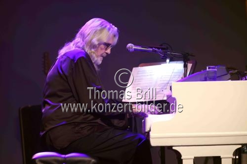 Deutsche Musiker Tommy Engel gastiert mit seiner „Weihnachtsengel“-Show in der Kölner Motorworld (&copy; Thomas Brill)