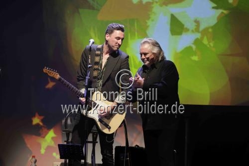 Deutsche Musiker Tommy Engel gastiert mit seiner „Weihnachtsengel“-Show in der Kölner Motorworld (© Thomas Brill)