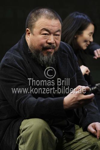 Deutsche Schriftstellerin Herta Müller trifft den chinesischen Desidenten Ai Weiwei bei der lit.COLOGNE 2010 im Schauspielhaus Köln (© Thomas Brill)