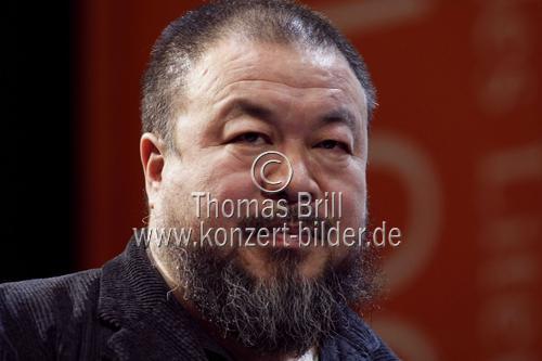 Deutsche Schriftstellerin Herta Müller trifft den chinesischen Desidenten Ai Weiwei bei der lit.COLOGNE 2010 im Schauspielhaus Köln (© Thomas Brill)