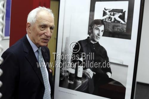 Deutscher Schriftsteller Dieter Wellershoff wird zu seinem 85. Geburtstag mit der Ausstellung Die Wahrnehmung des Lebens vertiefen  vom 10. November 2010 bis 15. Januar 2011 in der Zentralbibliothek der Stadt Köln geehrt (&copy; Thomas Brill)