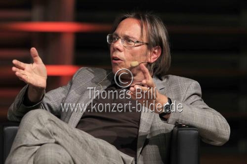 Iris Berben, Carolin Emcke, Klaus Reinhardt und Harald Welzer lesen 