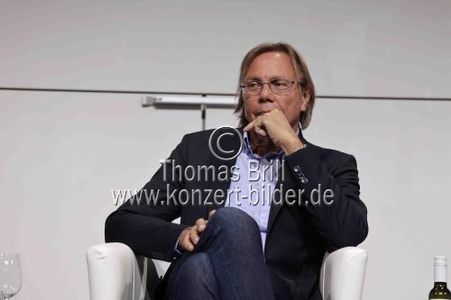 Deutsche Sozialpsychologe Harald Welzer und der deutsche Philosoph Richard David Precht diskutieren über die Medien, die als 