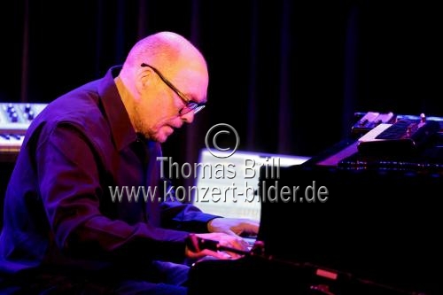Norwegischer Pianist Bugge Wesseltopf gastiert mit seinem „Am Are“-Programm im Stadtgarten Köln (&copy; Thomas Brill)
