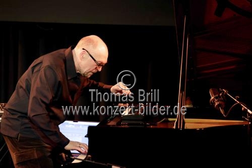 Norwegischer Pianist Bugge Wesseltopf gastiert mit seinem „Am Are“-Programm im Stadtgarten Köln (&copy; Thomas Brill)