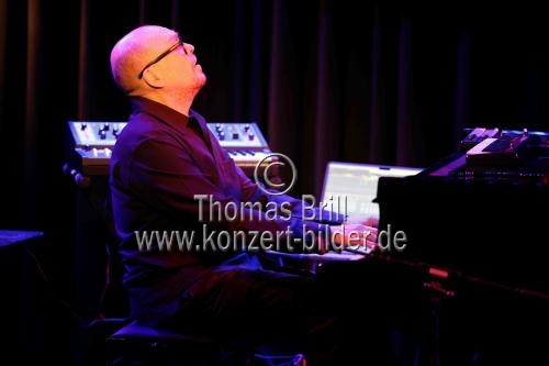 Norwegischer Pianist Bugge Wesseltopf gastiert mit seinem „Am Are“-Programm im Stadtgarten Köln (&copy; Thomas Brill)