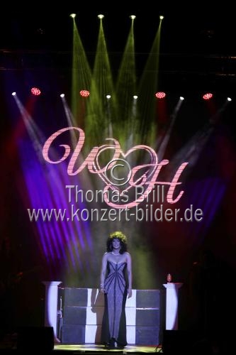 The Whitney Houston Show mit Sängerin Belinda Davids gastiert auf ihrer 