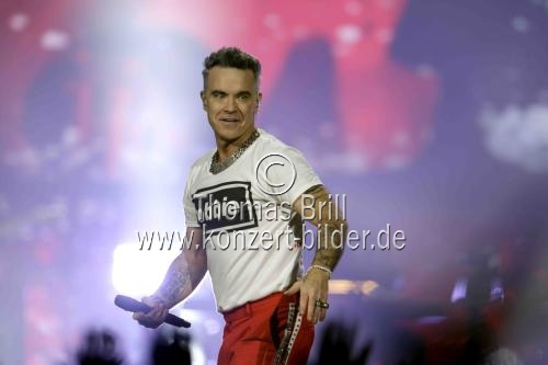 Britischer Rock-Star Robbie Williams gastiert auf seiner 