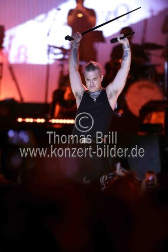 Britischer Rock-Star Robbie Williams gastiert auf seiner 