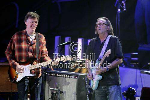 Englische Sänger und Gitarristen Eric Clapton und Steve Winwood gastieren auf ihrer 