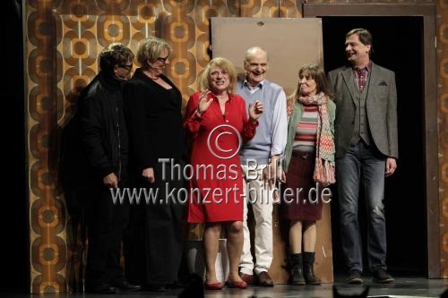 Ensemble spielt das Stück 