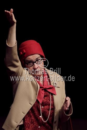 Deutsche Kabarettistin Jutta Wübbe gastiert in der Rolle der Marlene Jaschke mit ihrem Programm 