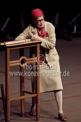 Deutsche Kabarettistin Jutta Wübbe gastiert in der Rolle der Marlene Jaschke mit ihrem Programm 