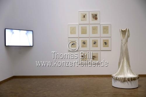 Türkische zeitgenössische feministische Künstlerin Nil Yalter gastiert mit ihrer Ausstellung 