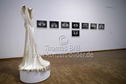 Türkische zeitgenössische feministische Künstlerin Nil Yalter gastiert mit ihrer Ausstellung 