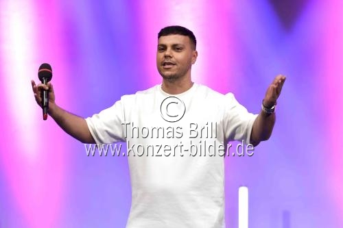 Deutsch-türkischer Komiker Osan Yaran moderiert die Eröffnungsshow 