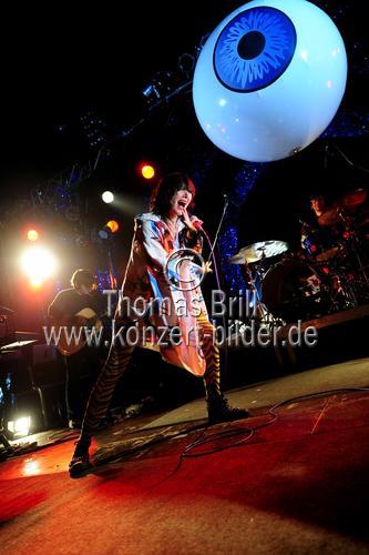 Amerikanische Rockband Yeah Yeah Yeahs gastiert mit Sängerin Karen Orzolek auf ihrer 