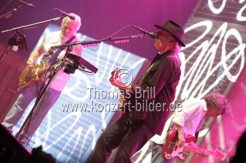 Kanadischer Rockmusiker Neil Young gastiert mit seiner Band Crazy Horse auf seiner 