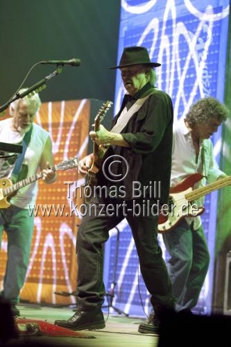 Kanadischer Rockmusiker Neil Young gastiert mit seiner Band Crazy Horse auf seiner 