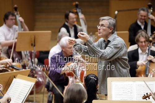 Deutscher Pianist und Dirigent Christian Zacharias leitet das Orchestre de Chambre de Lausanne in der Philharmonie Köln (&copy; Thomas Brill)