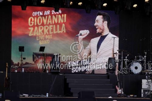 Deutsch-italienischer Musiker Giovanni Zarrella präsentiert mit seiner Band 