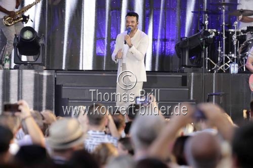 Deutsch-italienischer Musiker Giovanni Zarrella präsentiert mit seiner Band 