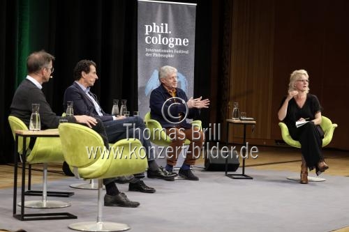 Gerald Knaus, Julian Nida-Rümelin, Gerd Koenen und Svenja Flaßpöhler diskutieren über die 