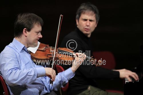 Deutscher Violinist Frank Peter Zimmermann gastiert mit dem polnischen Pianisten Piotr Anderszewski in der Kölner Philharmonie (&copy; Thomas Brill)