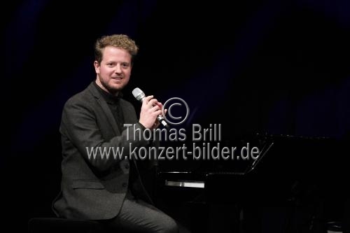 Deutsche Kabarettist Martin Zingsheim gastiert bei der Eröffnungsshow 