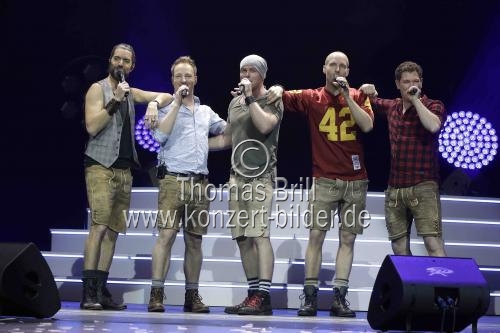Deutsche Band der Neuen Volksmusik voXXclub gastiert bei der Schlagernacht des Jahres in der Lanxess Arena Köln (&copy; Thomas Brill)