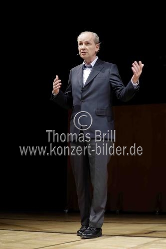 Deutsche Schriftsteller Ferdinand von Schirach liest aus seinem Erzählband 