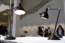 Die Ausstellung „100 Jahre lenkbares Licht – Ursprung und Aktualität beweglicher Beleuchtung“ gastiert vom 14. Januar bis 24. Februar 2019 im Museum für Angewante Kunst in Köln (© Thomas Brill)
