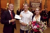 Konrad Ricke und Laura Cloeren sind die 15-millionste Besucher der Kölner Philharmonie (© Thomas Brill)