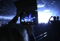 Amerikanische Rapper A$AP Rocky gastiert auf seiner "At.Long.Last.A$AP"-Tour in der Mitsubishi Electric Halle Düsseldorf (© Thomas Brill)