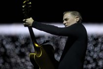 Kanadische Rock-Snger Bryan Adams gastiert auf seiner "11"-Tour in der Lanxess-Arena Kln (© Thomas Brill)