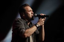 Deutsche Pop-Sänger Laith Al-Deen gastiert auf seiner "Bleib unterwegs"-Tour in der Live Music Hall Köln (© Thomas Brill)