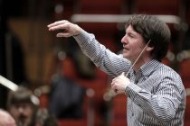 Deutsche Dirigent Marc Albrecht leitet das Nederlands Philharmonisch Orkest in der Philharmonie Köln (© Thomas Brill)