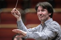 Deutsche Dirigent Marc Albrecht leitet das Nederlands Philharmonisch Orkest in der Philharmonie Köln (© Thomas Brill)