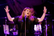 Deutsche Sängerin Alina Wichmann alias Alina gastiert auf ihrer "Die Einzige"-Tour im Gloria Theater Köln (© Thomas Brill)