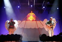 Deutsche Rapper Alligatoah gastiert auf seiner "Himmelfahrtskommando"-Tour in der Mitsubishi Electric Halle Düsseldorf (© Thomas Brill)