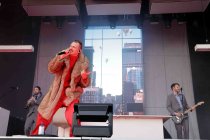 Deutsche Rapper Lukas Strobel alias Alligatoah gastiert auf seiner "Out of Office"-Tour Open Air am Tanzbrunnen Köln (© Thomas Brill)