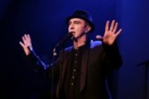 Britische Sänger Marc Almond gastiert auf seiner "The Greatest Hits"-Tour im Gloria Theater Köln (© Thomas Brill)