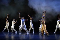 Amerikanische Tanzkompanie Alvin Ailey American Dance Theater gastiert im Rahmen des 30. Kölner Sommerfestivals vom 08. bis 13. August 2017 in der Philharmonie Köln (© Thomas Brill)