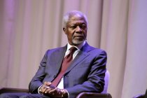 Ghanaische Diplomat Kofi Annan liest aus seinem Roman "Ein Leben in Krieg und Frieden" bei der lit.COLOGNE 2013 in der Aula der Universität zu Köln (© Thomas Brill)
