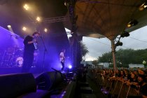 Deutsche Pop-Rock-Band AnnenMayKantereit gastiert im Rahmen des c/o pop Festivals 2017 auf ihrer "Alles nix Konkretes"-Tour auf der Open-Air-Bühne am Tanzbrunnen Köln (© Thomas Brill)