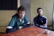 Christopher Annen und Henning May von der deutsche Pop-Rock-Band AnnenMayKantereit im Interview bezüglich der Veröffentlichung ihrer neuen Albums "Schlagschatten" im Hostel "Die Wohngemeinschaft" Köln (© Thomas Brill)