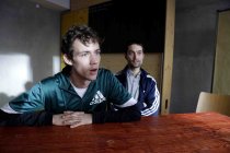 Christopher Annen und Henning May von der deutsche Pop-Rock-Band AnnenMayKantereit im Interview bezüglich der Veröffentlichung ihrer neuen Albums "Schlagschatten" im Hostel "Die Wohngemeinschaft" Köln (© Thomas Brill)
