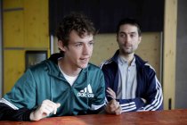 Christopher Annen und Henning May von der deutsche Pop-Rock-Band AnnenMayKantereit im Interview bezüglich der Veröffentlichung ihrer neuen Albums "Schlagschatten" im Hostel "Die Wohngemeinschaft" Köln (© Thomas Brill)